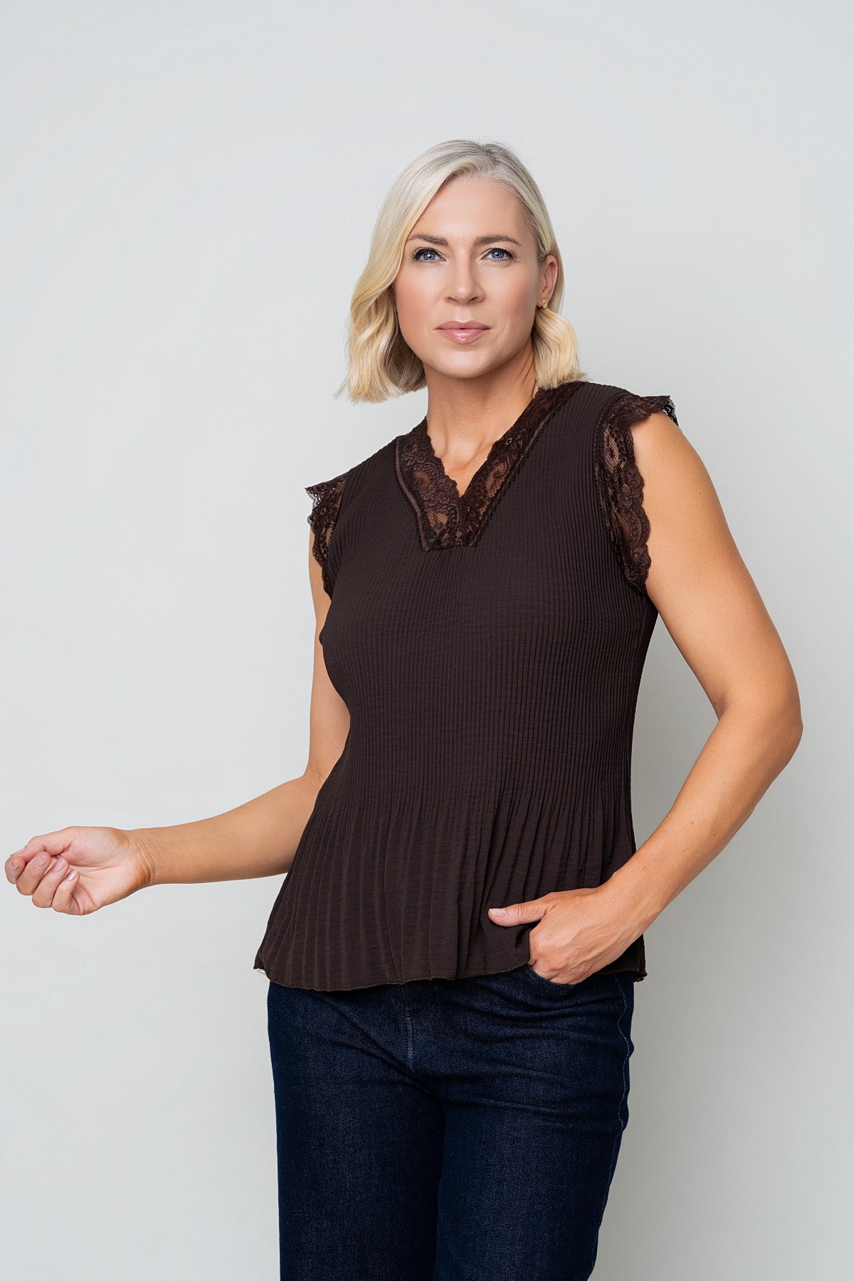 Brown Sleeveless Lace Trim Pleat Top