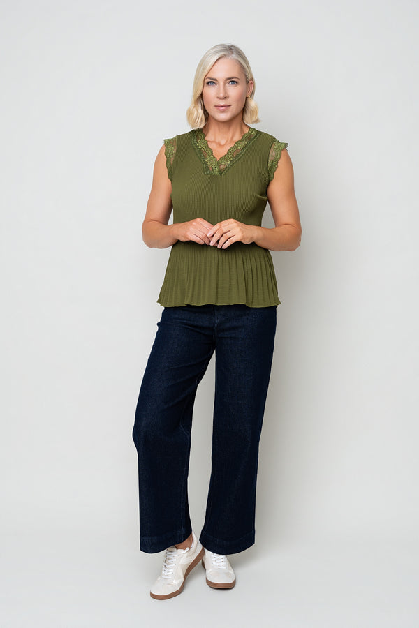 Green Sleeveless Lace Trim Pleat Top