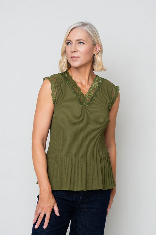 Green Sleeveless Lace Trim Pleat Top