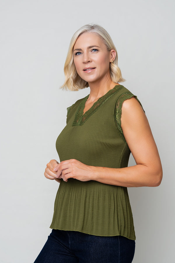 Green Sleeveless Lace Trim Pleat Top