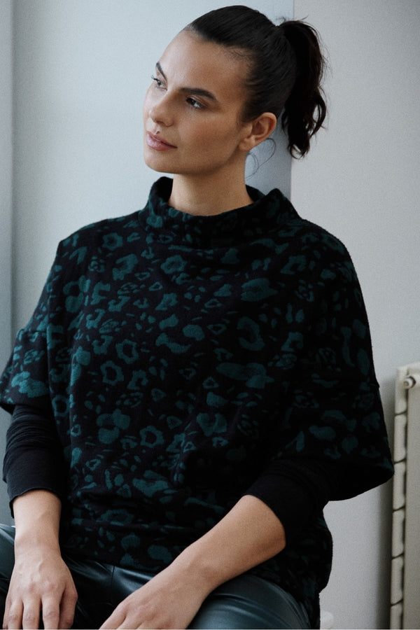 Carraig Donn Black Animal Jacquard Short Sleeved Knitted Top