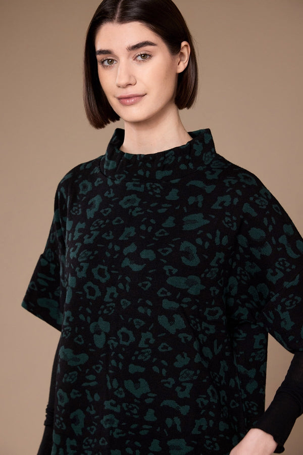 Carraig Donn Black Animal Jacquard Short Sleeved Knitted Top
