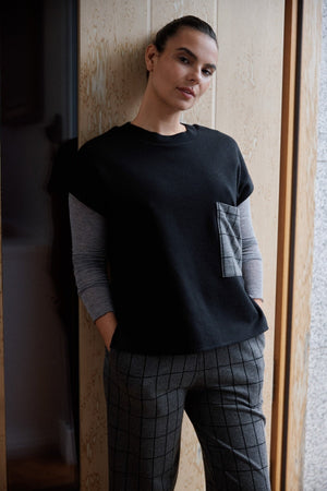 Carraig Donn Black Grid Pocket Round Neck Short Sleeved Top