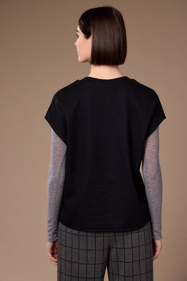 Carraig Donn Black Grid Pocket Round Neck Short Sleeved Top