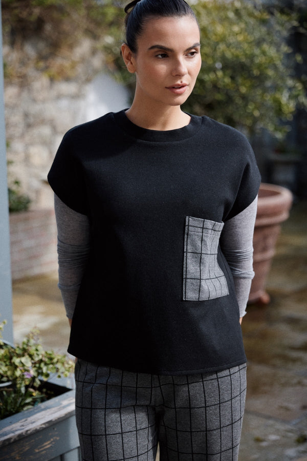 Carraig Donn Black Grid Pocket Round Neck Short Sleeved Top