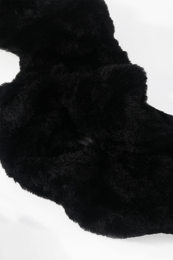 Carraig Donn Black Ruched Faux Fur Scarf