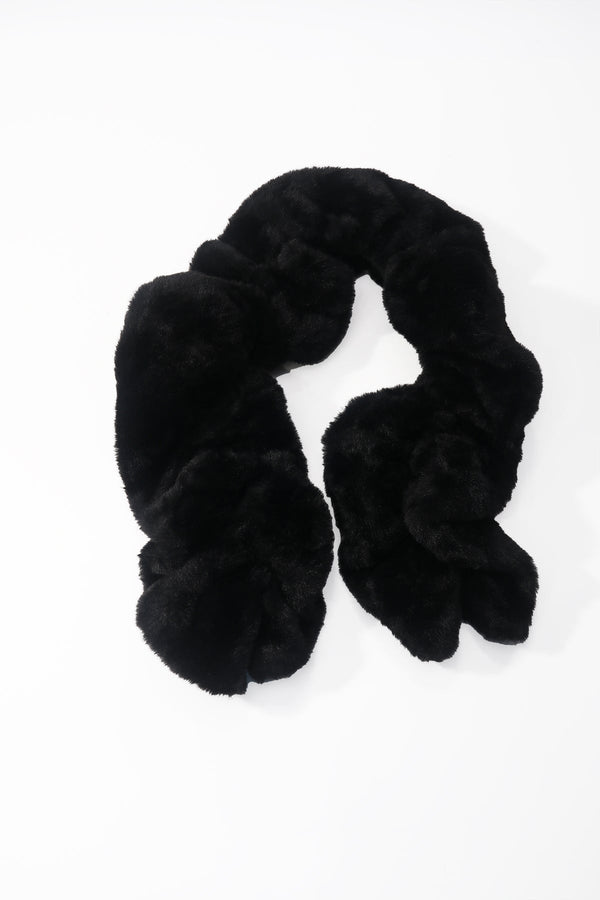 Carraig Donn Black Ruched Faux Fur Scarf