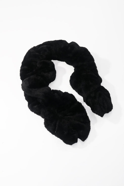 Black Ruched Faux Fur Scarf