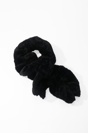 Carraig Donn Black Ruched Faux Fur Scarf