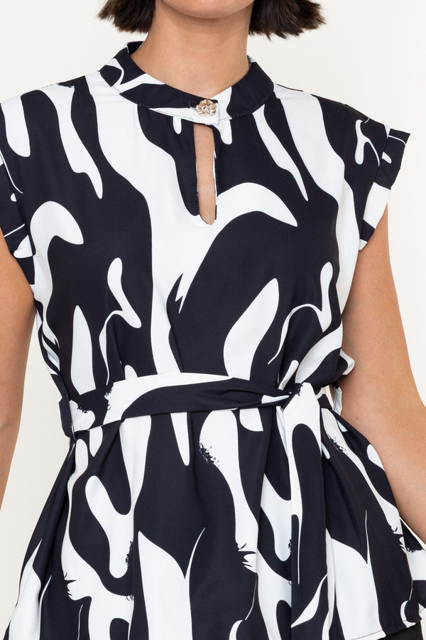 Carraig Donn Black & White Printed Keyhole Cutout Belted Cap Sleeve Top