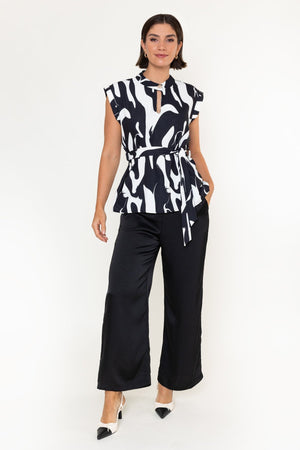 Carraig Donn Black & White Printed Keyhole Cutout Belted Cap Sleeve Top