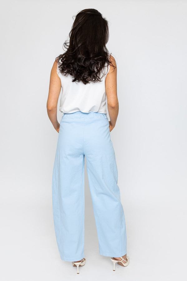 Carraig Donn Barrel Leg Jeans in Blue