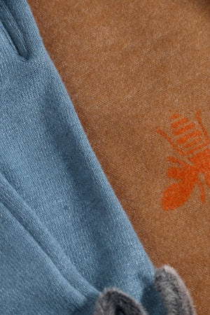 Carraig Donn Bee Scarf And Glove Gift Set in Brown