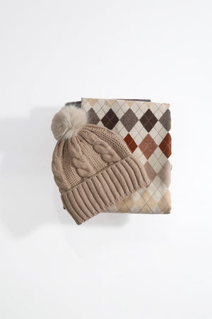 Carraig Donn Beige Cable Knit Hat & Scarf Gift Set