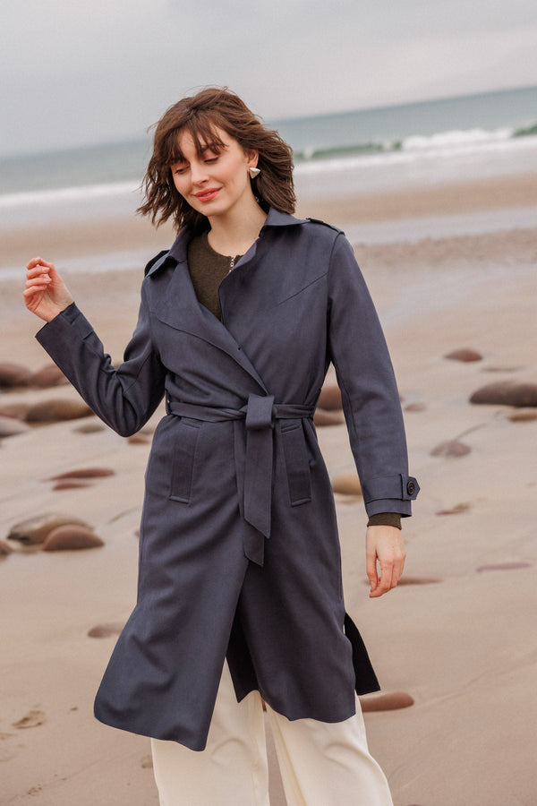 Carraig Donn Belted Twill Trench Coat in Navy