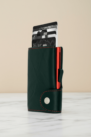 Carraig Donn Black and Red Cardholder