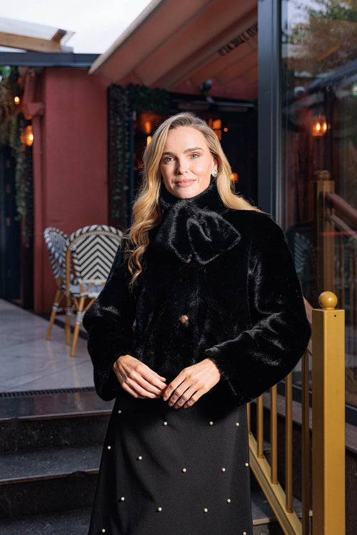 Carraig Donn Black Short Faux Fur Coat And Scarf