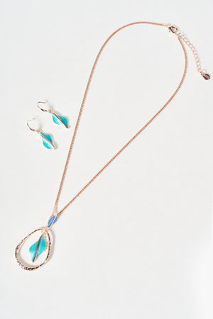Carraig Donn Blue Twist Gold Pendant Necklace