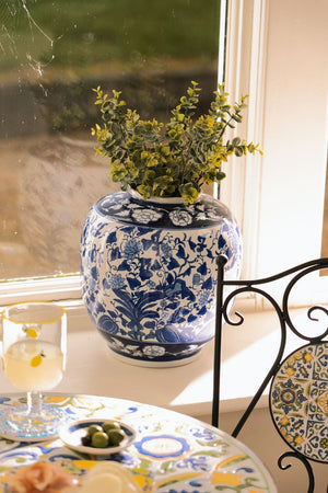 Carraig Donn Blue & White Porcelain Chinoiserie Vase