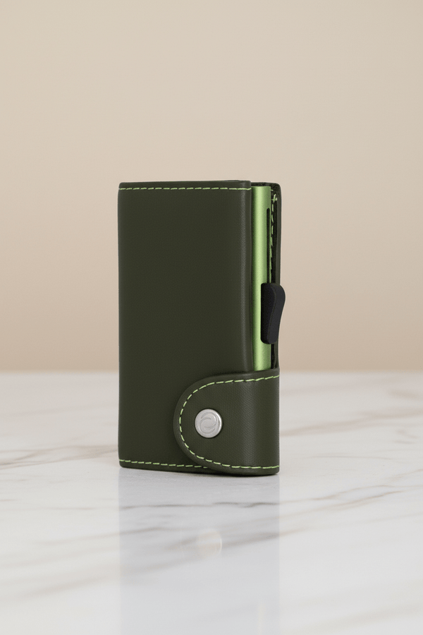 Carraig Donn Classic Leather Card Protector Wallet in Green