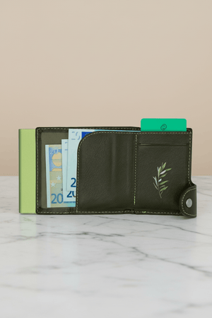 Carraig Donn Classic Leather Card Protector Wallet in Green