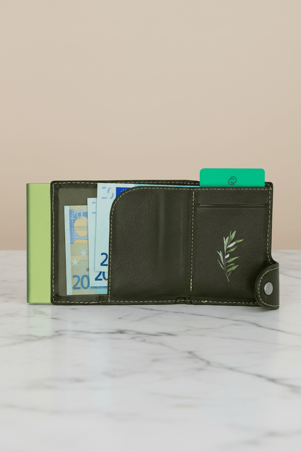 Carraig Donn Classic Leather Card Protector Wallet in Green