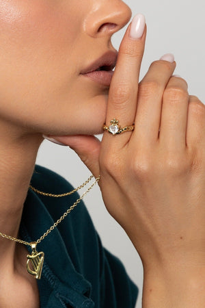 Carraig Donn Clear Stone Claddagh Ring - Size 8