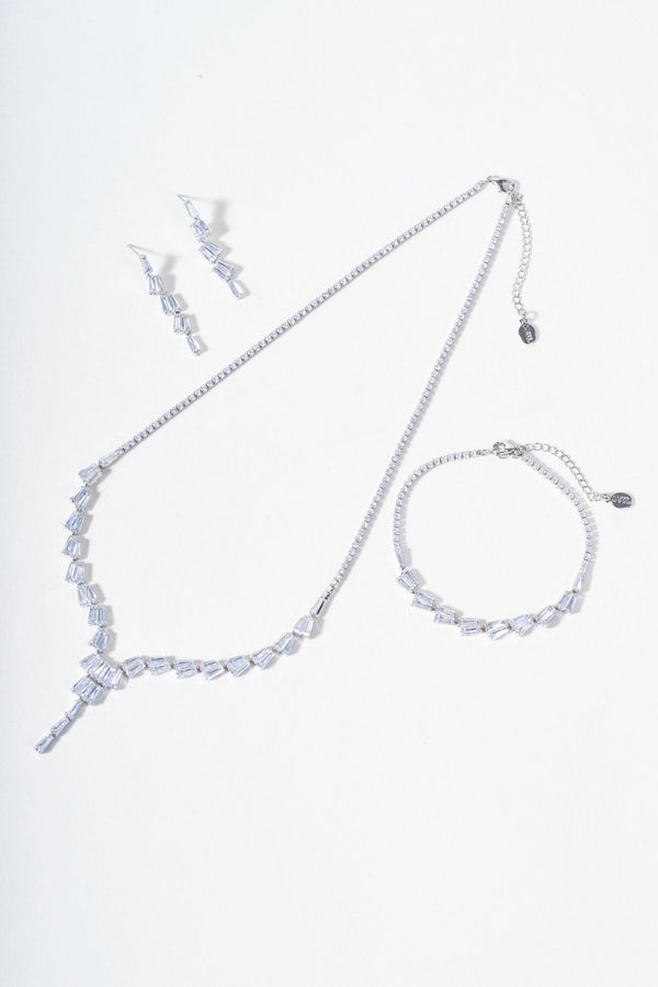 Carraig Donn Clear Stone Silver Drop Necklace