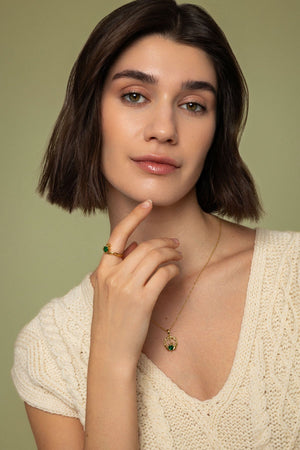 Carraig Donn Emerald Stone Claddagh Pendant Necklace