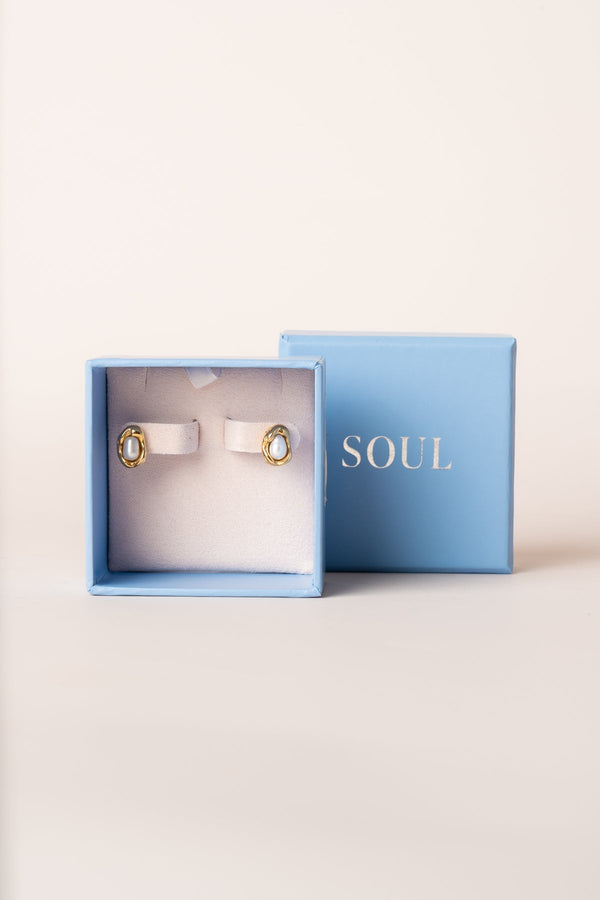 Carraig Donn Faux Pearl Insert Gold Earrings