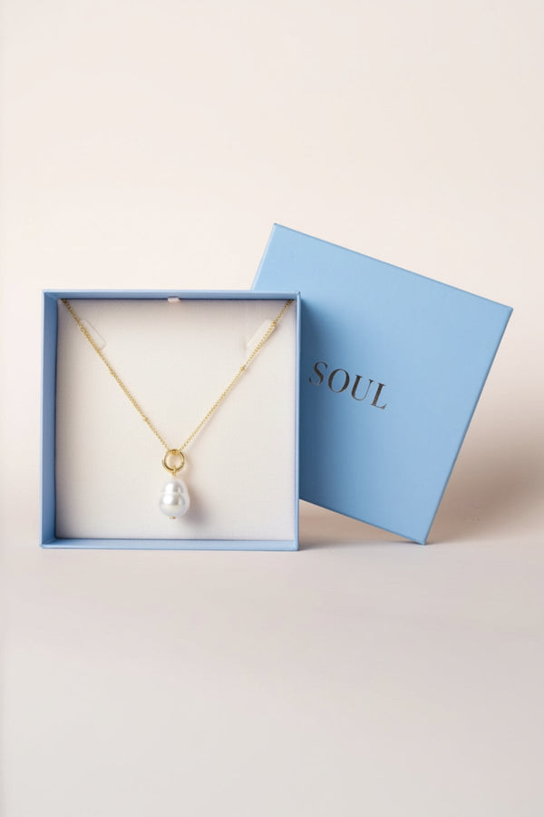 Carraig Donn Faux Pearl Pendant Necklace