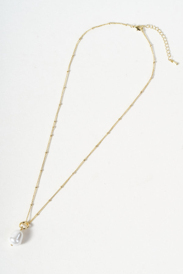 Carraig Donn Faux Pearl Pendant Necklace