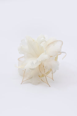 Carraig Donn Feather and Flower Fascinator in Cream