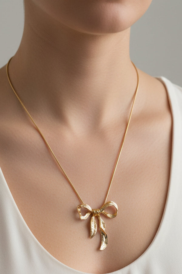 Carraig Donn Gold Bow Necklace