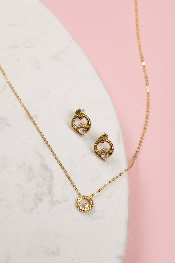 Carraig Donn Gold Celtic Circle Pendant Necklace