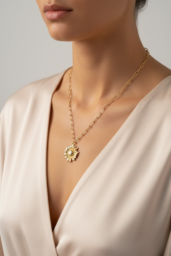 Carraig Donn Gold Flower Necklace