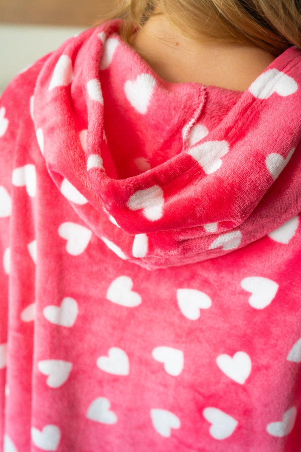 Carraig Donn Heart Print Hooded Blanket in Pink