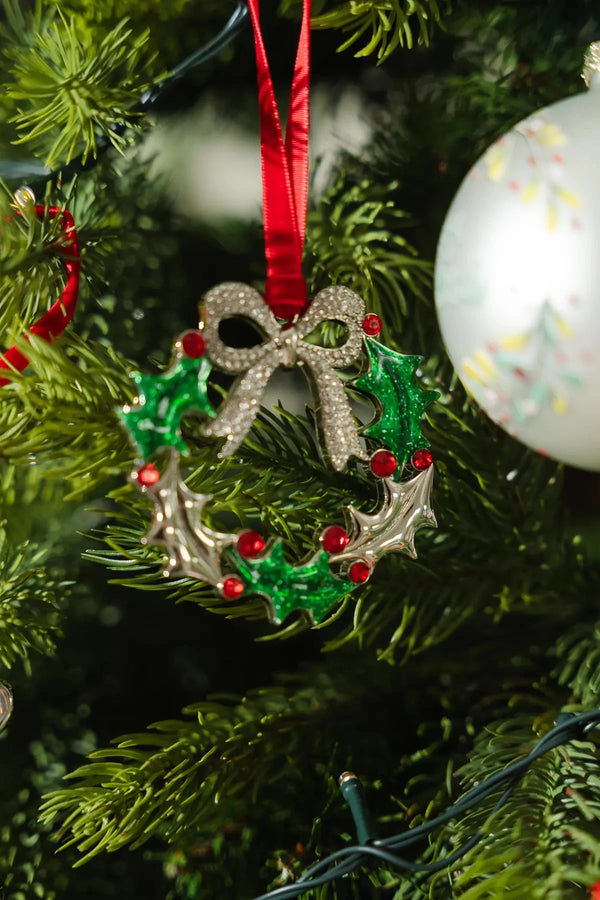 Carraig Donn Holly Wreath