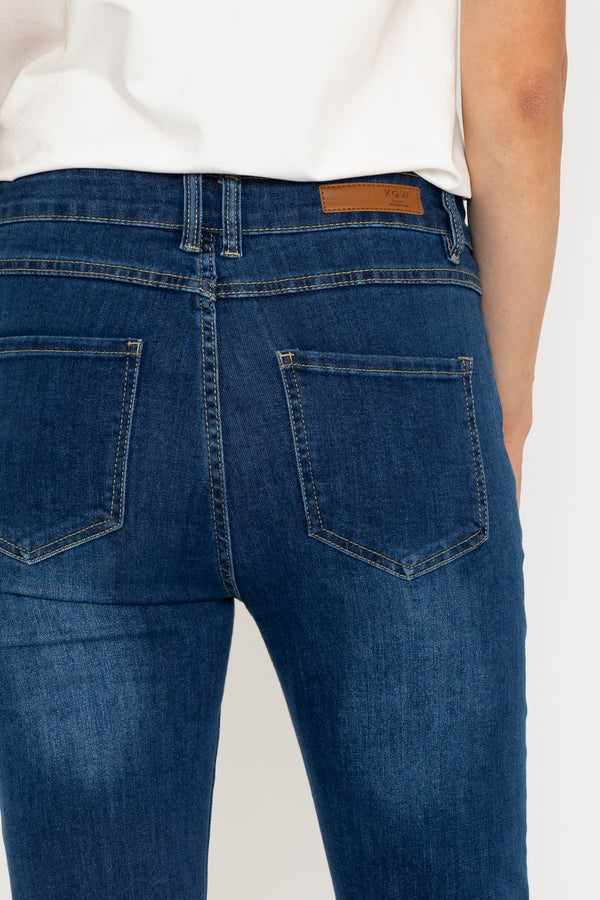 Carraig Donn Lana Straight Leg Jeans in Medium Blue