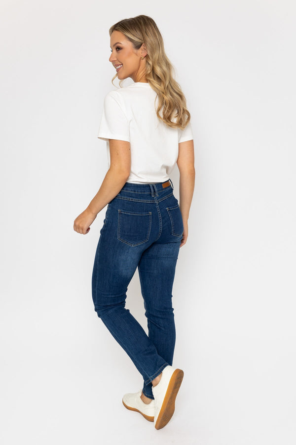 Carraig Donn Lana Straight Leg Jeans in Medium Blue