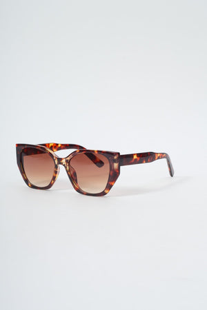 Carraig Donn Large Brown Tortoise Shell Cateye Sunglasses