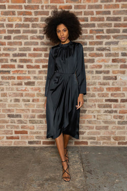 Carraig Donn Naomi Midi Dress in Black