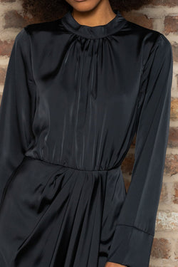 Carraig Donn Naomi Midi Dress in Black