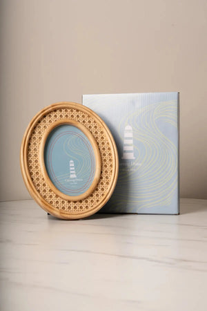 Carraig Donn Oval Rattan 5x7 Photo Frame