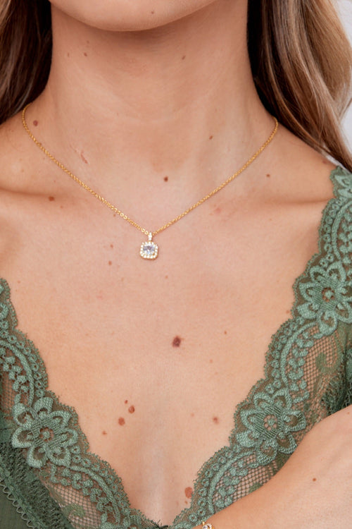 Carraig Donn Princess Cut White Pendant Necklace