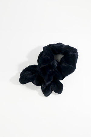 Carraig Donn Ruched Faux Fur Scarf in Navy