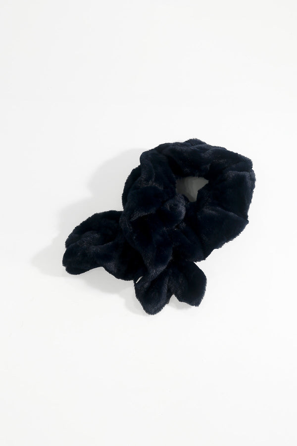 Carraig Donn Ruched Faux Fur Scarf in Navy