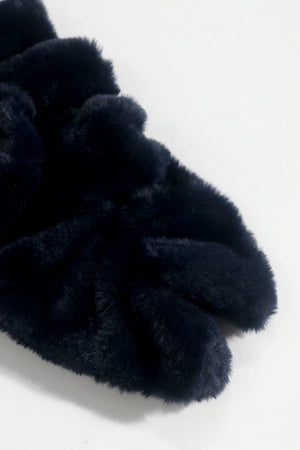 Carraig Donn Ruched Faux Fur Scarf in Navy
