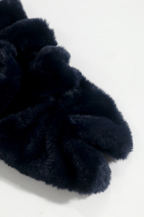Carraig Donn Ruched Faux Fur Scarf in Navy