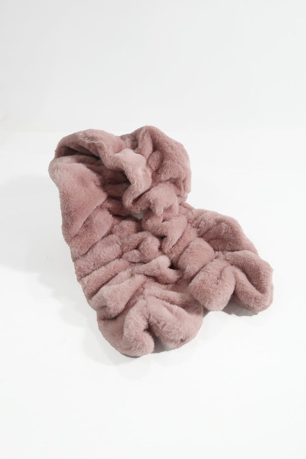 Carraig Donn Ruched Faux Fur Scarf in Pink